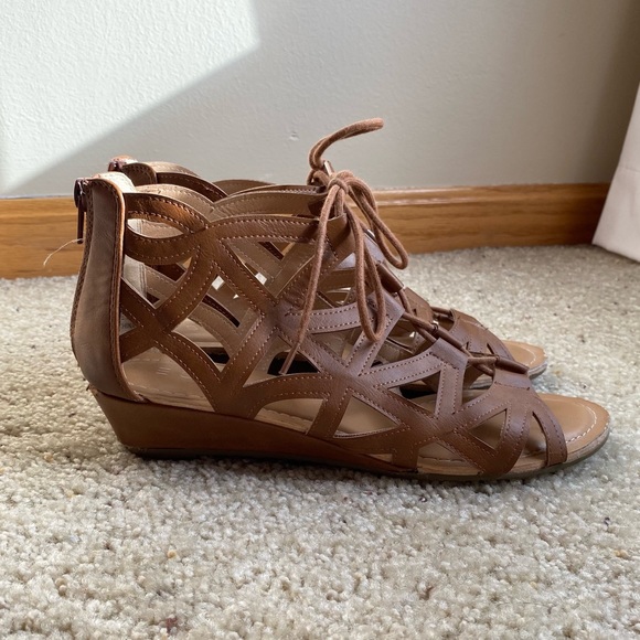 SPIRIT Heels - Picture 1 of 7